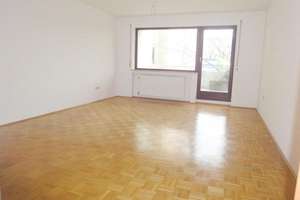 Sehr schöne, helle  2 Zi - mit Einbauküche, Balkon und Autoabstellplatz in Köln