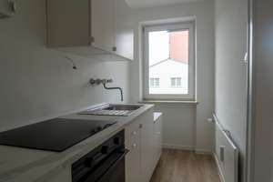 Neu Renovierte Einzimmerwohnung mit Balkon in Obersendling