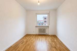Renovierte 3-Zimmer-Wohnung mit neuer Einbauküche, Balkon & Garage – 70327 Wangen, Stuttgart – Vorschaubild 4