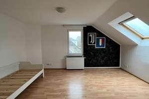 Mietreduzierung - bezugsfreie 3,5 Zimmer im Dachgeschoss