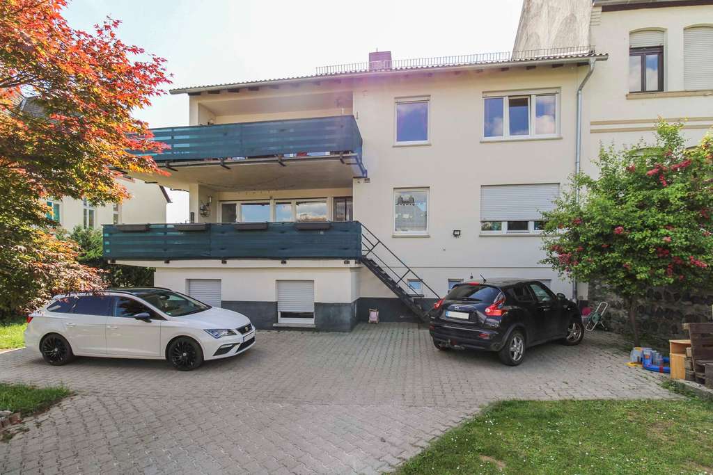 Zweifamilienhaus in Weilburg mit großzügiger Erdgeschosswohnung, Garten und Potenzial im UG