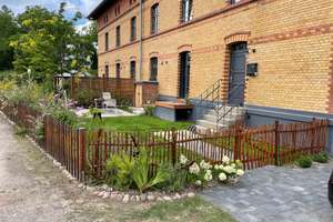 Stilvoll, grün und ruhig. Traumhaftes Familiendomizil im ehemaligen Landarbeiterhaus
