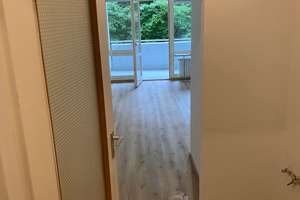 Sanierte 1-Zimmer-Wohnung mit Balkon ins Grüne – Bogenhausen, bezugsfrei ab 1. September 