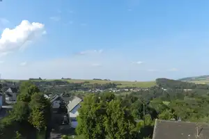 Mehrfamilienhaus mit drei Wohneinheiten, Garagen, Garten Streuobstwiese und Mega-Fernblick! – Trier-Saarburg (Kreis) – Vorschaubild 16