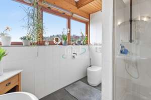 Großzügige Villa mit Einliegerwohnung, Pool und Panoramablick am Fuße der Achalm – Die vollständige Adresse der Immobilie erhältst du vom Anbieter., 72760 Reutlingen-Mitte, Reutlingen – Vorschaubild 8