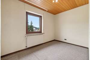 Charmantes Einfamilienhaus auf 931m² Grund mit viel Potenzial, Garage und Garten in Antweiler – Die vollständige Adresse der Immobilie erhältst du vom Anbieter., 53533 Antweiler – Vorschaubild 25