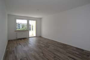 Sonnenbalkon... Laminat... Bad mit Fenster... – Lortzingstraße 19, 9119 Kapellenberg, Chemnitz – Vorschaubild 2