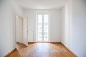 Bezugsfrei in Berlin-Mitte: Sanierte Gründerzeit-Wohnung mit Balkon, EBK, nahe
Bundestag & Charité – Die vollständige Adresse der Immobilie erhältst du vom Anbieter., 10117 Mitte (Ortsteil), Berlin – Vorschaubild 2