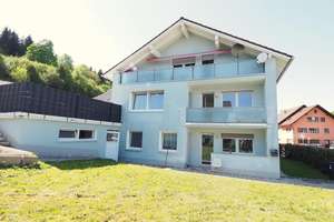 Dreifamilienhaus mit freier Wohnung im Erdgeschoss! – Die vollständige Adresse der Immobilie erhältst du vom Anbieter., 87616 Marktoberdorf – Vorschaubild 1