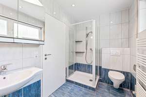Vielseitig wohnen: modernisierter Bungalow mit Sauna, Kamin, Terrasse &amp; Einlieger-/Gewerbeoption – Die vollständige Adresse der Immobilie erhältst du vom Anbieter., 71111 Waldenbuch – Vorschaubild 8