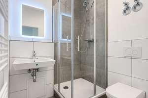 Erstbezug: möblierte Design-Apartments in Niefern | All-in inkl. Heizung, Strom & Internet – Hauptstraße 72, 75223 Niefern-Öschelbronn – Vorschaubild 4