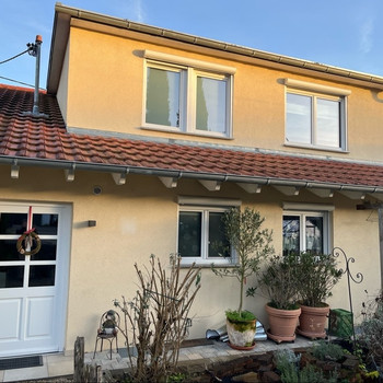 WI-Bürg: Neuwertige DG-Wohnung in traumhaft ruhiger Lage