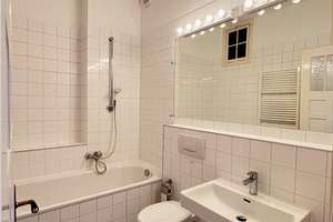 106 m² Altbau 4 Zimmer, Dielen, Wohnküche EBK, Vollbad, 2 Balkone, Keller, WM und Fahrradstellplatz – Die vollständige Adresse der Immobilie erhältst du vom Anbieter., 23554 Sankt Lorenz Nord, Lübeck – Vorschaubild 7
