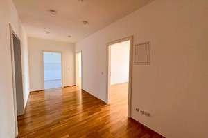 Bezugsfreie 2-Zimmer-Dachgeschosswohnung mit Terrasse und klassischen Stuckdetails – Die vollständige Adresse der Immobilie erhältst du vom Anbieter., 4275 Südvorstadt, Leipzig – Vorschaubild 1