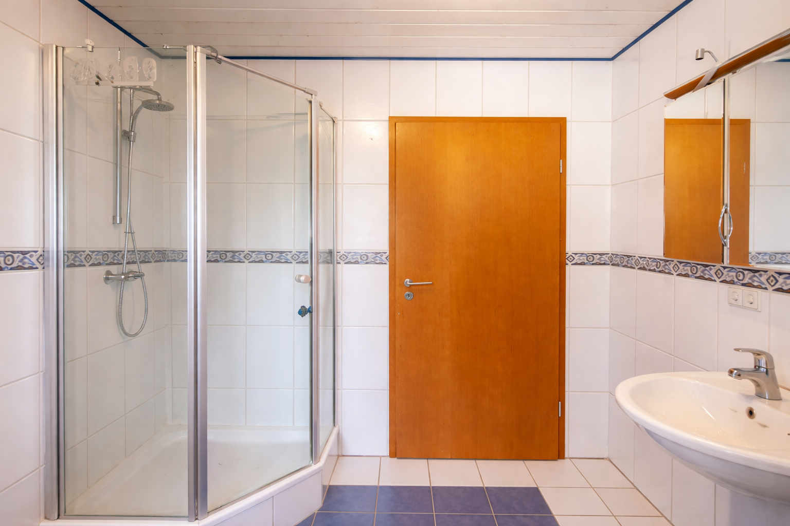 Immobilie in Steinalben - Zimmermannshaus mit viel Holz, Doppelgarage und Gestaltungsspielraum - Bild 2