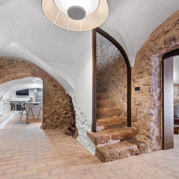 Ein Haus mit Seele im Empordà Qualität, Charakter und Ruhe im Herzen von Terrades.