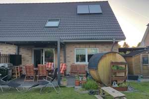 Neuwertige Doppelhaushälfte mit Garten, Carport & Einbauküche in Lübeck-St. Gertrud – Am Rund 14, 23566 Sankt Gertrud, Lübeck – Vorschaubild 2