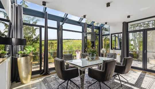 Bild von Luxuriöses Architektenhaus mit Spa-Bereich und Parkgrundstück im Rheingau-Taunus