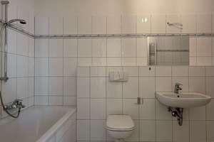 Bezugsfreie, große 3-Zimmer-Altbauwohnung mit Wohnküche, 2 Balkonen & Fahrstuhl – ideal für Familien – Berliner Allee 253, 13088 Weißensee, Berlin – Vorschaubild 6