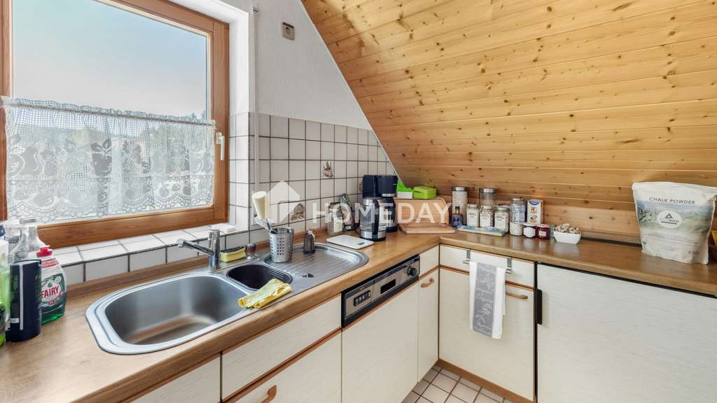 Immobilie in Eisenbach - DG-Wohnung mit Wintergarten, ausgebautem Dachbereich und Ausblick auf den Herrenberg - Bild 3