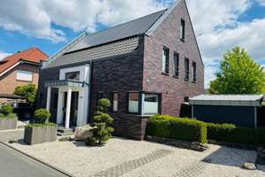 Modernes Wohnen mit Wintergarten und Photovoltaik – Die vollständige Adresse der Immobilie erhältst du vom Anbieter., 48351 Everswinkel – Vorschaubild 1