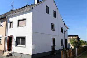 Charmantes Einfamilienhaus mit großem Garten, Terrasse und Ausbaupoten – Die vollständige Adresse der Immobilie erhältst du vom Anbieter., 65558 Langenscheid – Vorschaubild 1
