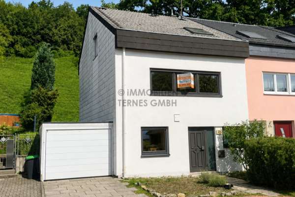 Gepflegte Doppelhaushälfte mit Garage in St. Ingbert -Oberwürzbach!
