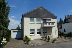 Freistehendes Zweifamilienhaus mit überlanger Garage auf einem 551 m² Grundstück - Dortmund-Asseln