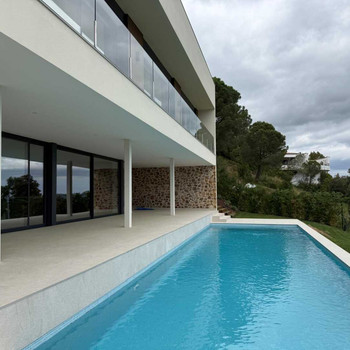 Exklusive moderne Villa mit Panoramablick aufs Meer