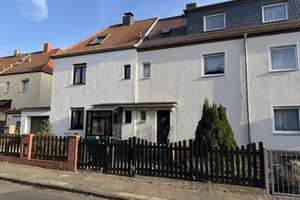 Raum für Ihre Zukunft – Gemütliches Reihenmittelhaus – nähe Cospudener See – Die vollständige Adresse der Immobilie erhältst du vom Anbieter., 4249 Großzschocher, Leipzig – Vorschaubild 2