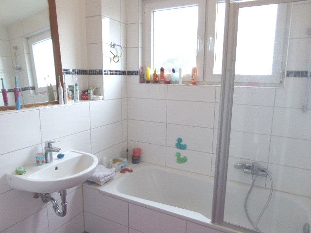 Platz für die große Familie... V-E-R-M-I-E-T-E-T... image