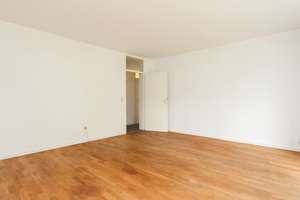2,5-Zimmer-Wohnung mit großem Balkon und Blick ins Grüne – Bernaysstraße 6, 80937 Am Hart, München – Vorschaubild 3