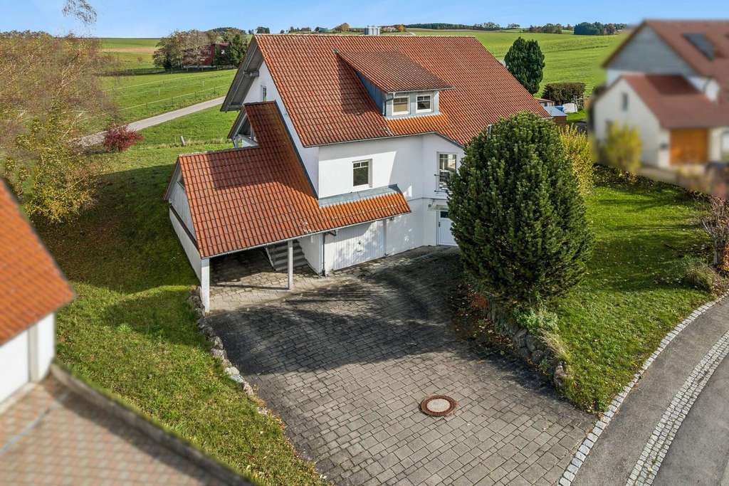 Immobilie in Ochsenhausen - Familienglück! Großzügiges Einfamilienhaus mit sonniger Terrasse, gepflegtem Garten & Top-Wohnlage - Bild 0