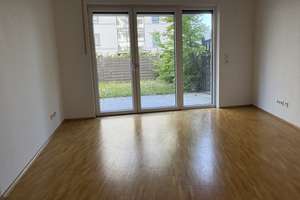 Tolle 2 Zimmer - Wohnung mit Terrasse, Parkett, hochwertiges Badezimmer und Gäste - WC