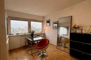 Mitten in Berlin mit Balkon FREI