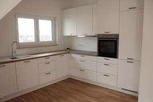 Moderne 2,5-Zimmer-DG-Wohnung mit großer Dachterrasse, Aufzug & Garage in Lörrach-Tumringen – Frohnbergstraße 13, 79539 Lörrach – Vorschaubild 3