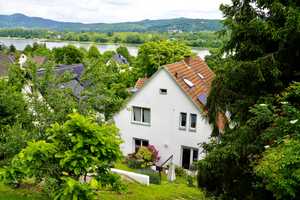 Einmalige Gelegenheit. Charaktervolles freistehendes Einfamilienhaus mit Rheinblick – Ahrweiler (Kreis) – Vorschaubild 1