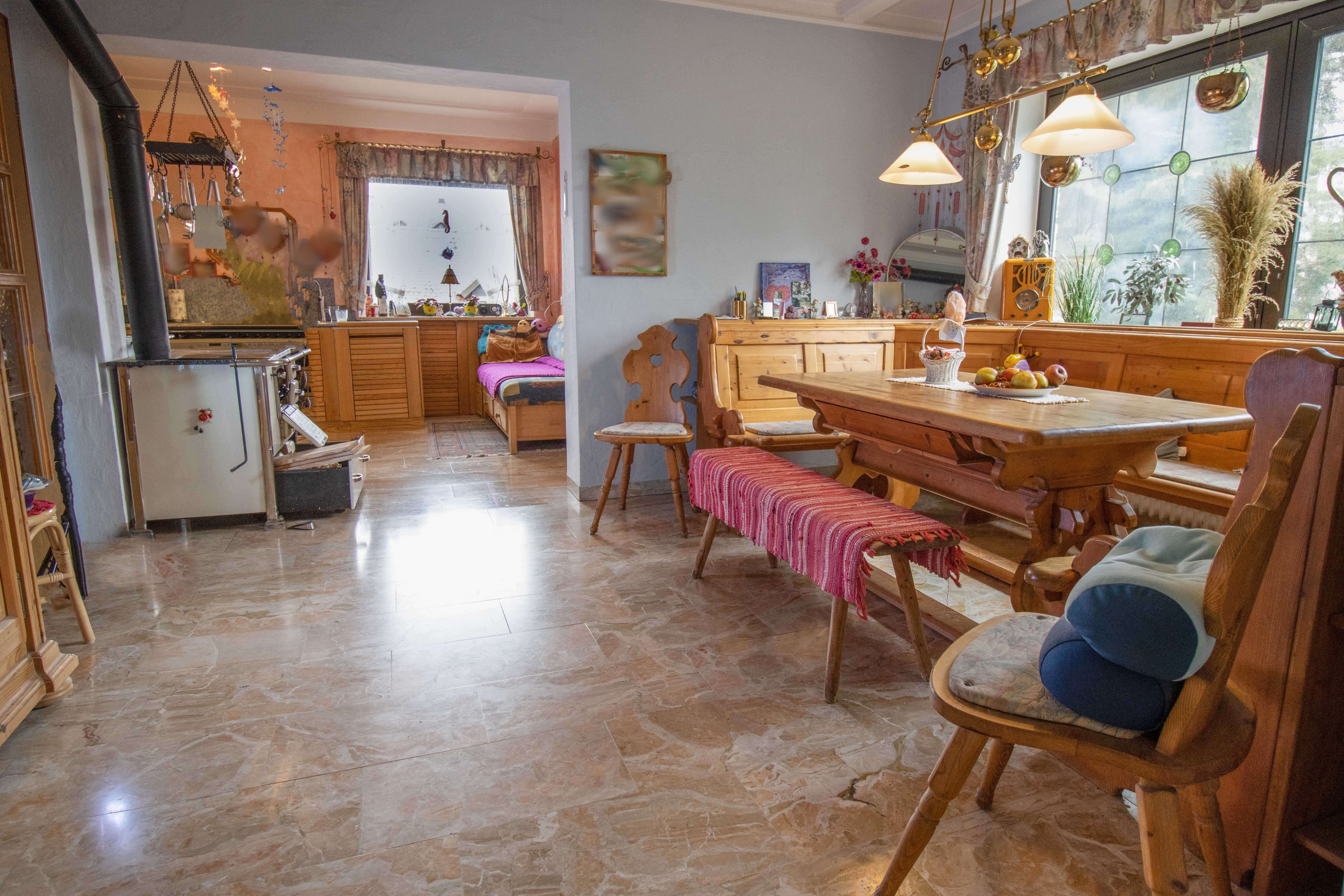 Immobilie in Wolnzach - Es erwartet Sie ein paradiesisches Einfamilienhaus mit Einliegerwohnung für die ganze Familie. - Bild 2