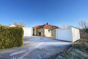 Gemütlicher Bungalow, Bj. 2006, mit schönem Garten, Kaminofen und 2 Garagen in Weidach bei Coburg – Coburg (Kreis) – Vorschaubild 2