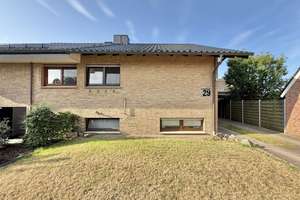 Doppelhaushälfte mit großem Garten, Pool und Kamin in Hamm-Uentrop