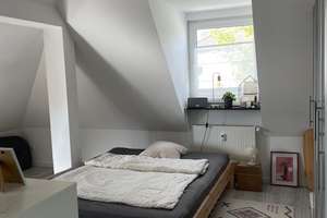 Großzügige, helle 1-Zimmer Dachgeschoss-Wohnung – Die vollständige Adresse der Immobilie erhältst du vom Anbieter., 51107 Ostheim, Köln – Vorschaubild 2