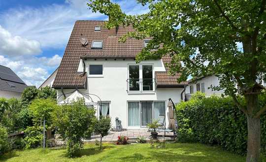 Modernisiertes Wohnhaus mit grüner Oase und vielen Extras