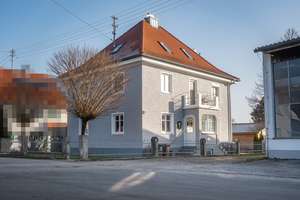 Stilvoll wohnen in Oberkammlach – Kleine Villa mit Geschichte und Flair - Großer Garten, 4 Garagen – Die vollständige Adresse der Immobilie erhältst du vom Anbieter., 87754 Kammlach – Vorschaubild 2