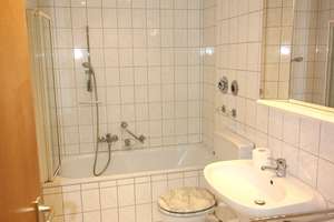 Gemütliche 2-Zimmer-Wohnung mit Terrasse und TG-Stellplatz in Deggendorf – Die vollständige Adresse der Immobilie erhältst du vom Anbieter., 94469 Deggendorf – Vorschaubild 9