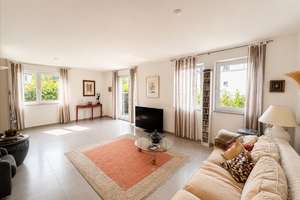 Lichtdurchflutete Erdgeschosswohnung mit großer Terrasse in begehrter Wohnlage – Die vollständige Adresse der Immobilie erhältst du vom Anbieter., 34131 Bad Wilhelmshöhe, Kassel – Vorschaubild 1