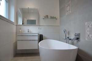 ELEGANTE DHH - NEUBAU - MIT 4 ZIMMERN, EBK, TERRASSE, GEPFLEGTER GARTEN, GARAGE AM HAUS, RUHIGE LAGE – Die vollständige Adresse der Immobilie erhältst du vom Anbieter., 64546 Mörfelden-Walldorf – Vorschaubild 35