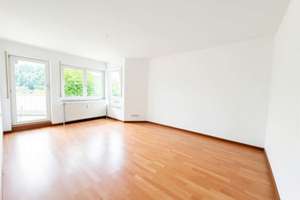 Großzügige 4,5 Zimmer, sonnige Balkone und herrliche Aussicht - Ihr neues Zuhause in Leonberg-Ramtel – Die vollständige Adresse der Immobilie erhältst du vom Anbieter., 71229 Leonberg – Vorschaubild 3