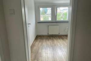 Helle 3-Zimmer-Dachgeschosswohnung mit, Badewanne & optionaler EBK in Wuppertal-Barmen – Die vollständige Adresse der Immobilie erhältst du vom Anbieter., 42281 Barmen, Wuppertal – Vorschaubild 4