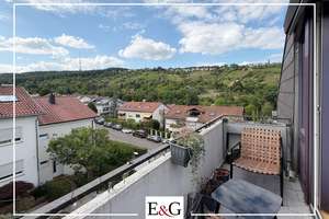 Attraktive 2-Zimmer-Dachgeschoss-Wohnung mit Balkon und Weinbergblick