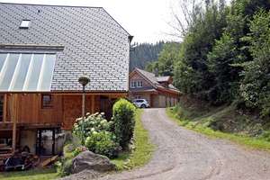 Traumhafter Schwarzwaldhof ~ 3 exklusive Wohnungen und die solitär stehende Haldenmühle – Die vollständige Adresse der Immobilie erhältst du vom Anbieter., 79263 Simonswald – Vorschaubild 3